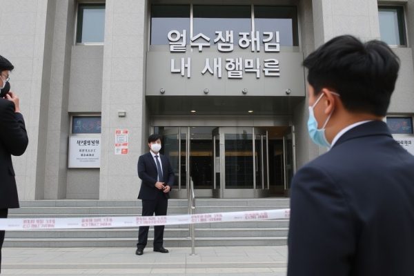 윤석열 전 대통령 특검 조사 진행, 체포영장 기각에도 불구하고 대면조사 이어져 특검 조사 현장