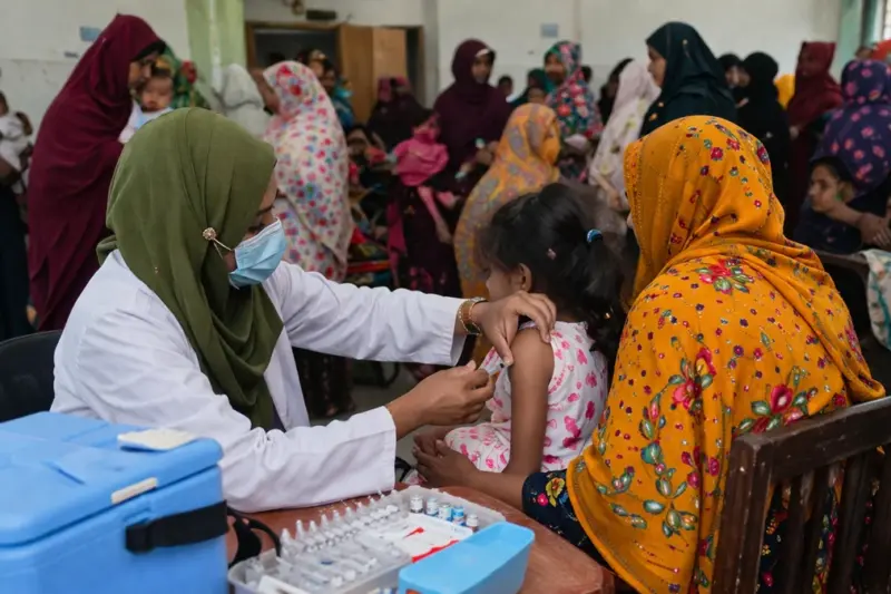 방글라데시 홍역 유행에 100여명 사망 추정…긴급 예방접종이 던진 공중보건 경고