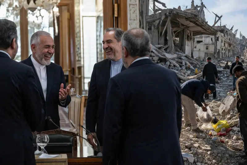 트럼프 '데드라인' 비웃는 이란 외교관들…주민들은 '생존 사투'