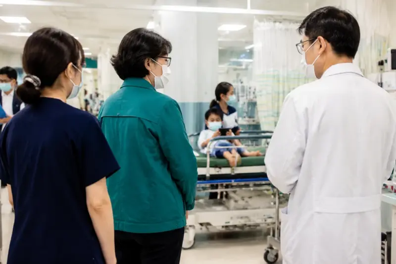 정은경 장관, 천안서 소아의료체계 점검…휴일 진료·비수도권 공백 해소에 초점