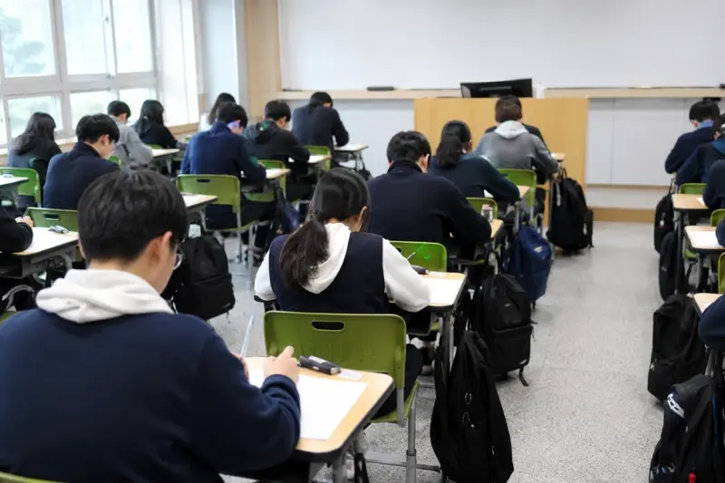 내신 5등급제 전환 후 고교 시험 쉬워져…주요 과목 평균 3.5점 상승