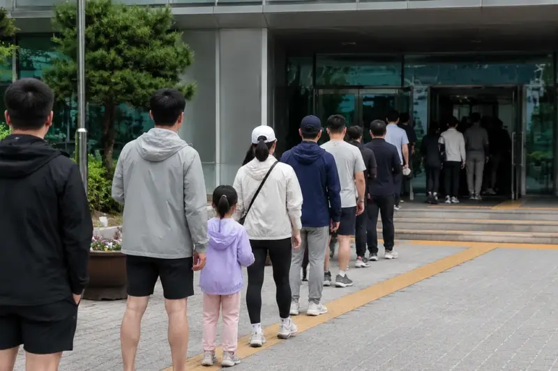 사전투표 마지막 날 경기 남부 북적…일상 속에 스며든 민주주의