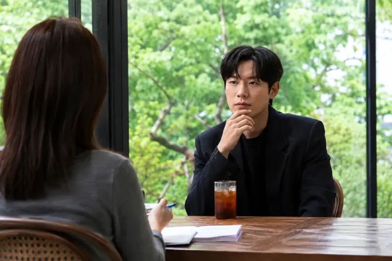 김성철 ‘국민 남동생’ 반응에 만족…디즈니+ ‘골드랜드’ 우기 화제