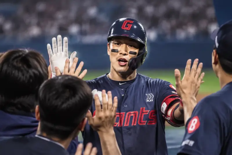 고승민 홈런 2방·16안타…롯데, 두산 11-4 꺾고 5연승