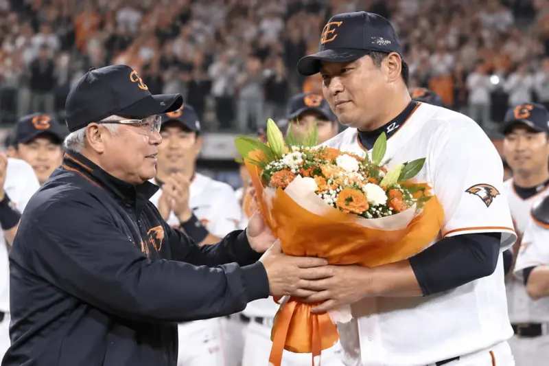김경문 감독 류현진 1,600탈삼진 축하와 선수단 발언