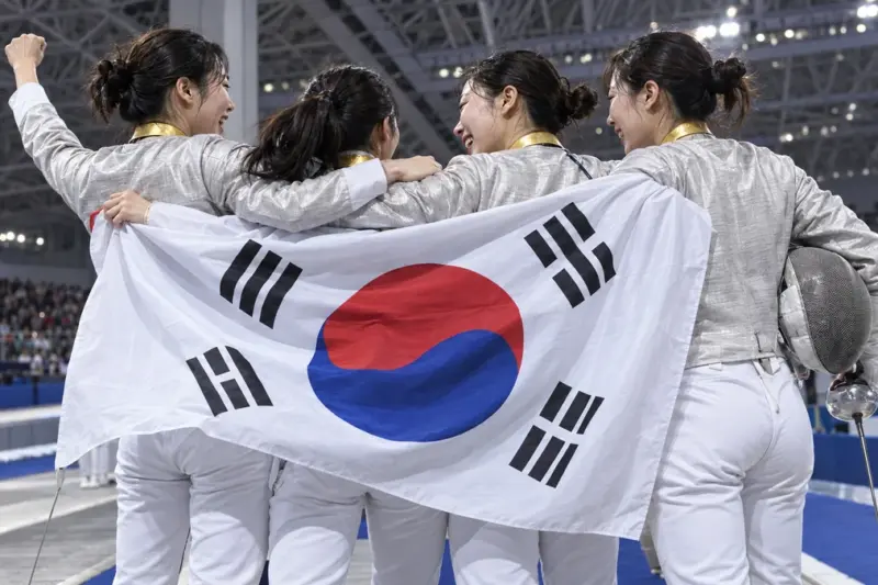 한국 여자 사브르, 일본 꺾고 아시안게임 단체전 8년 만의 금메달