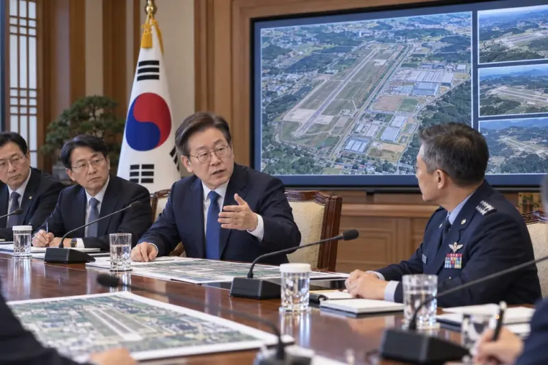 이재명 대통령, 광주 군 공항 임시 이전 일정 재검토 지시